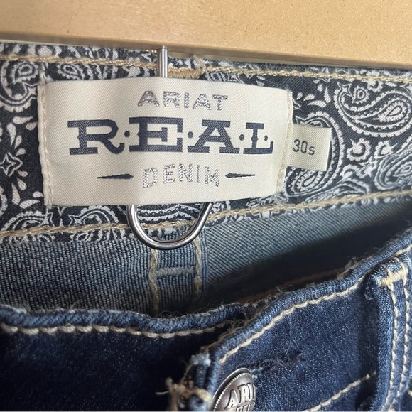 Ariat Real Mid-Rise Blue Boot Cut Jeans with Medium Wash Large Stitching - Picture 6 of 13